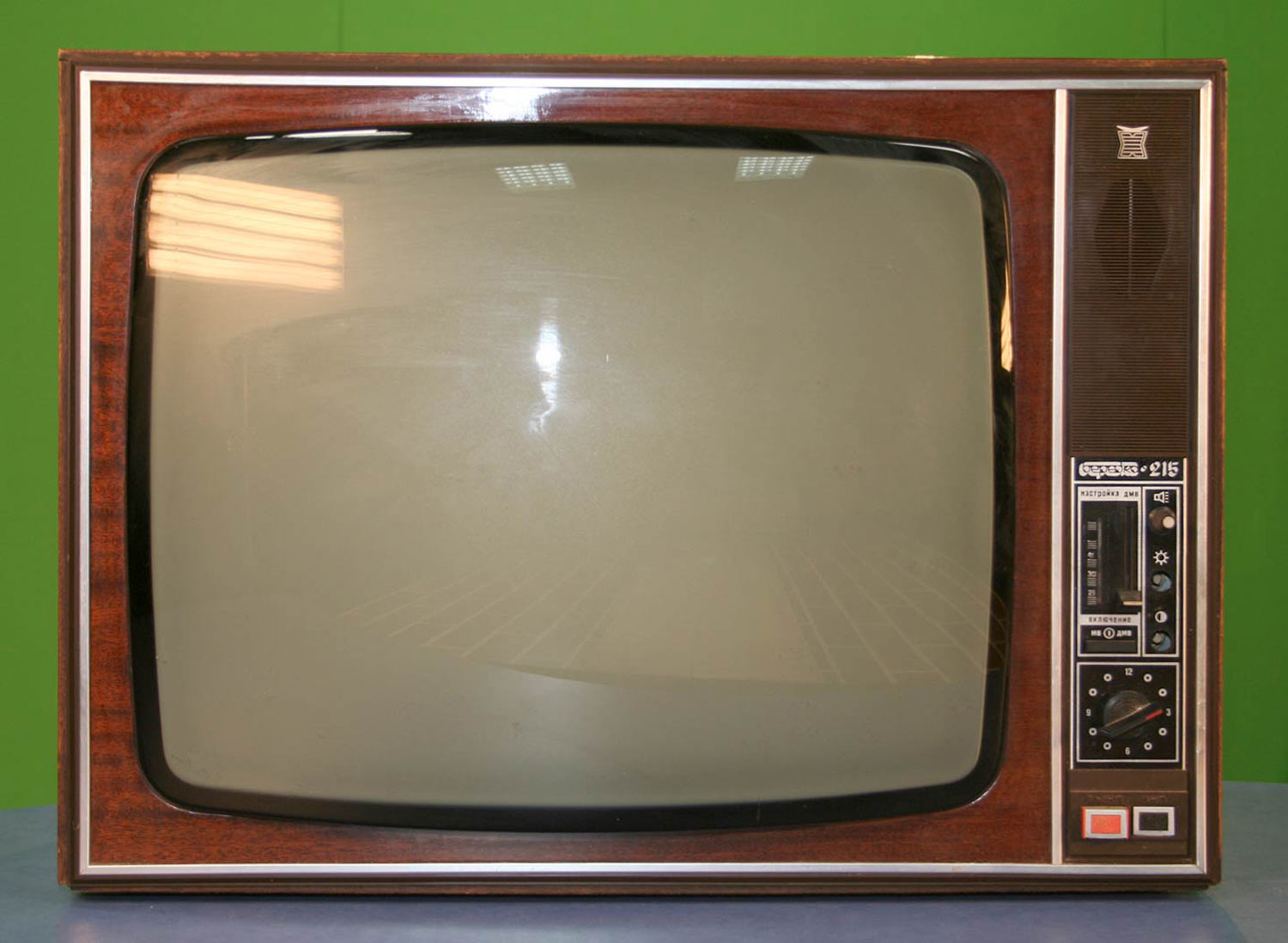 Куплю телевизор старый оскол. Телевизор Березка 215. Телевизор Березка 215 черно-белый. Телевизор Горизонт 716. Цветной телевизор Березка 80х.