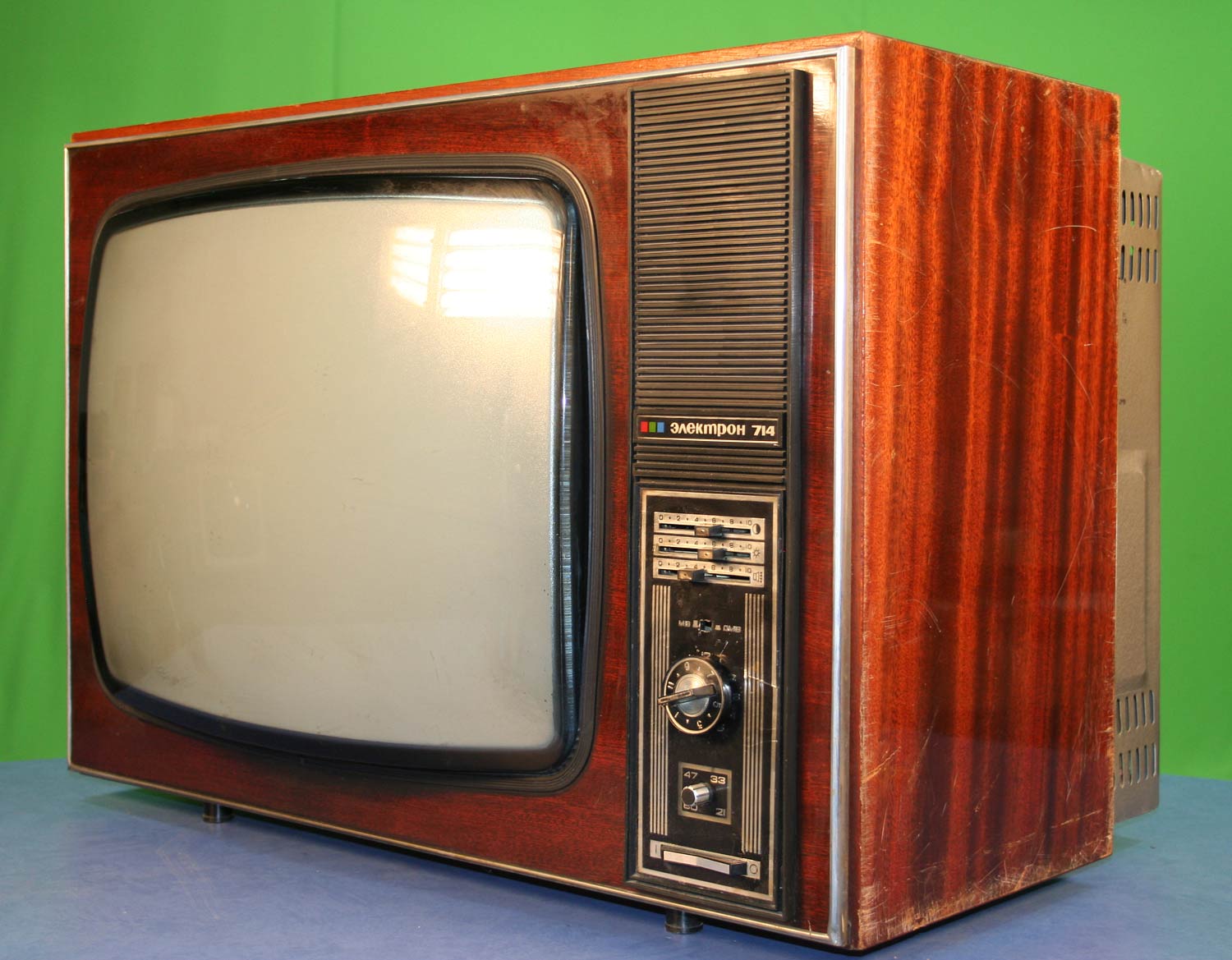 Телевизор рубин купить. Телевизор электрон 716. Цветной телевизор электрон 714. Цветной телевизор Рубин 714. Советский цветной телевизор«Рубин-714.