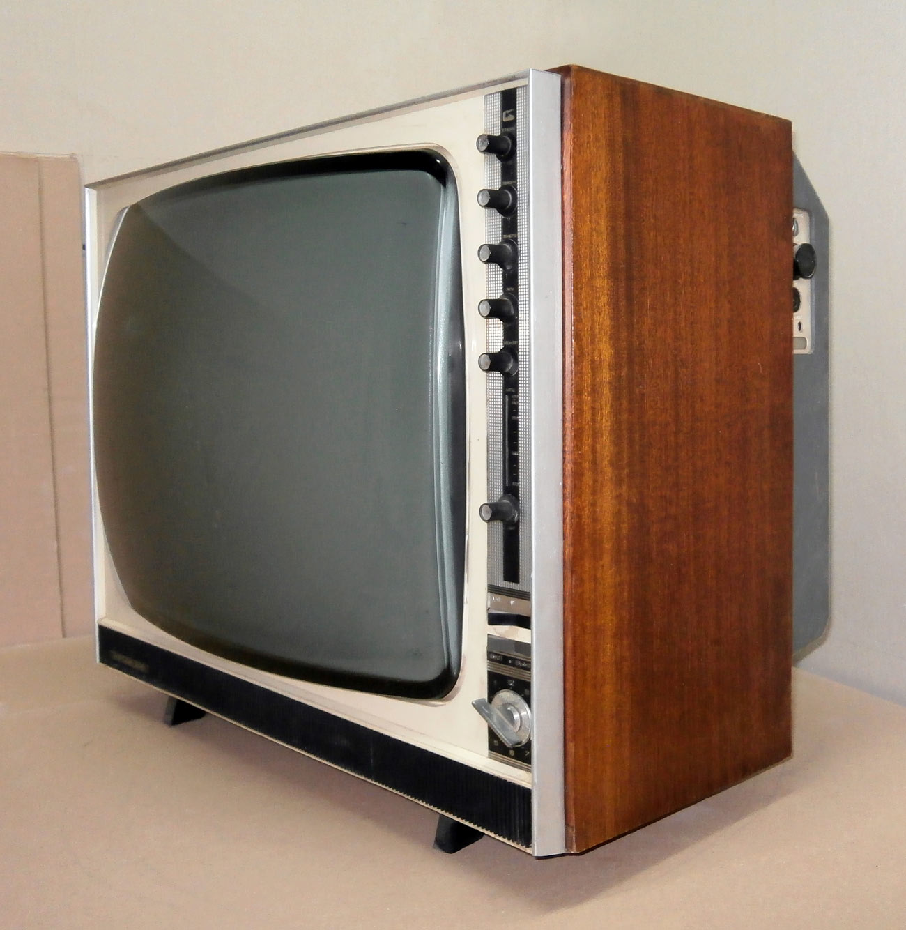 Ламповый телевизор кварц 206