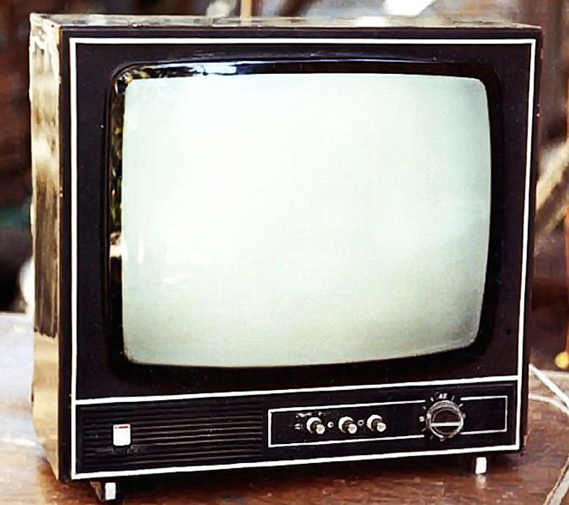 Телевизор в ссср появился каком году. Телевизор рекорд 306. Телевизор рекорд черно-белый 306. Советский телевизор рекорд в 306. Телевизор Рубин 306.