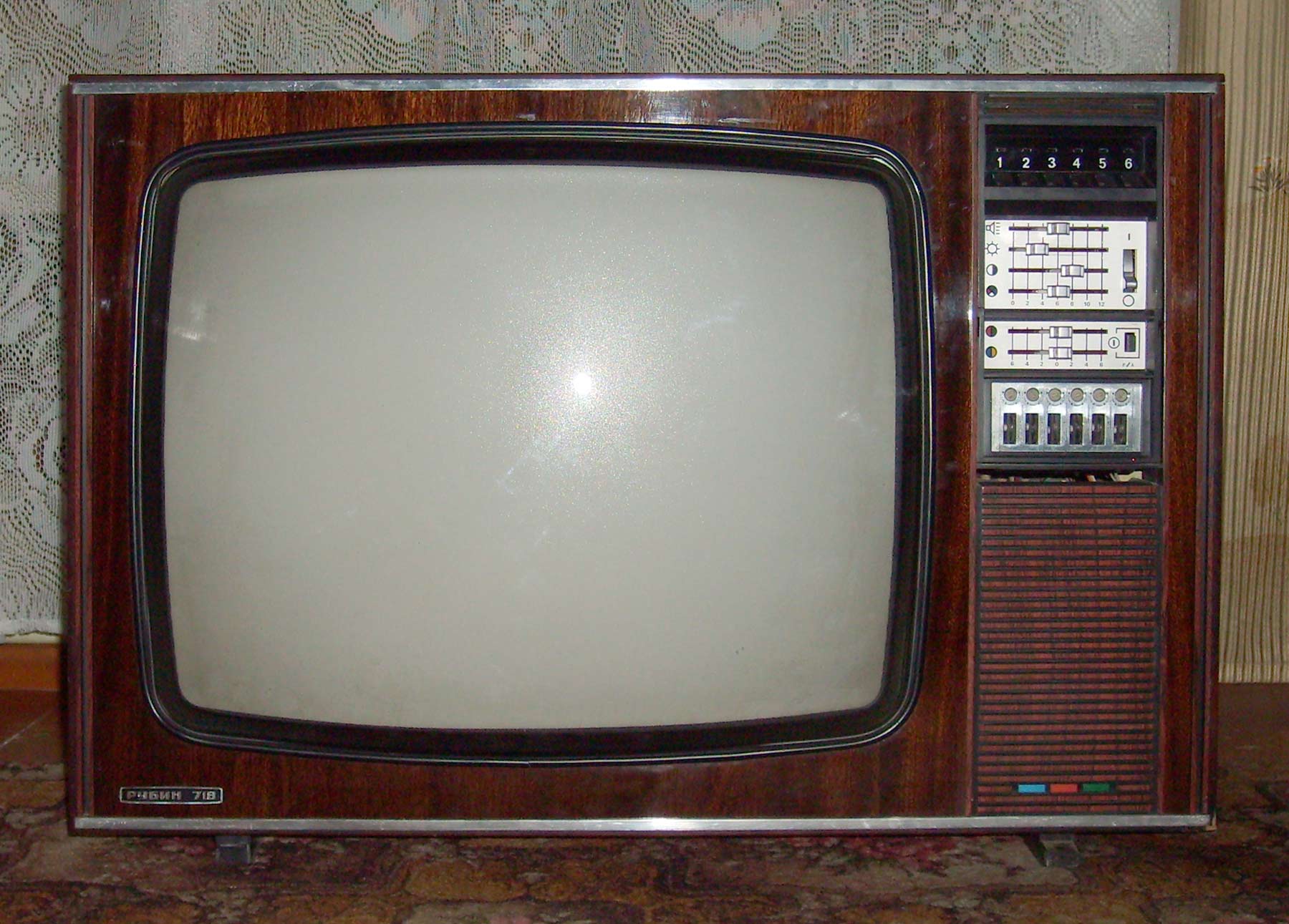 Куплю телевизор рубин. Телевизор Рубин 718. Цветной телевизор «Рубин 401». Рубин 106 телевизор. Телевизор Рубин-205м.